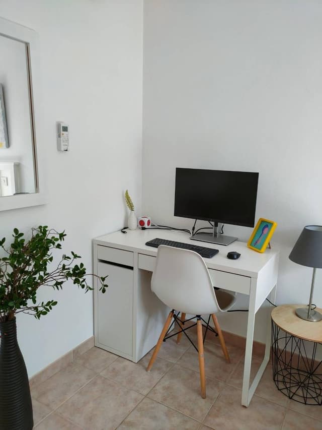 Monitor with mouse keyboard available!